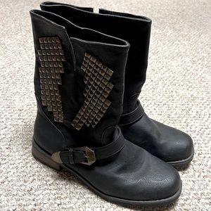 Bamboo boot